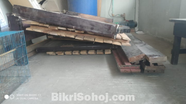 কাঠের ডাবল বেড